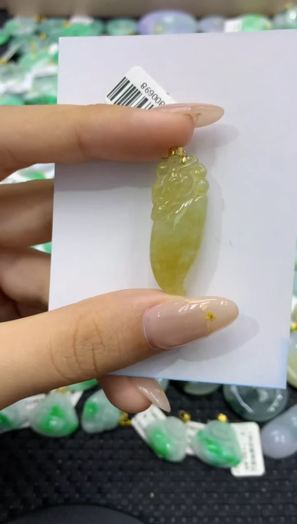 颈饰18K金镶嵌翡翠天然缅甸翡翠A货