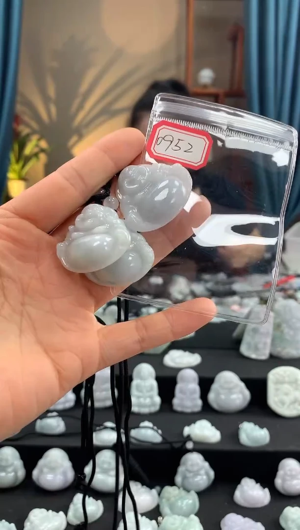 翡翠未镶嵌颈饰佛公 0952多样性发一件