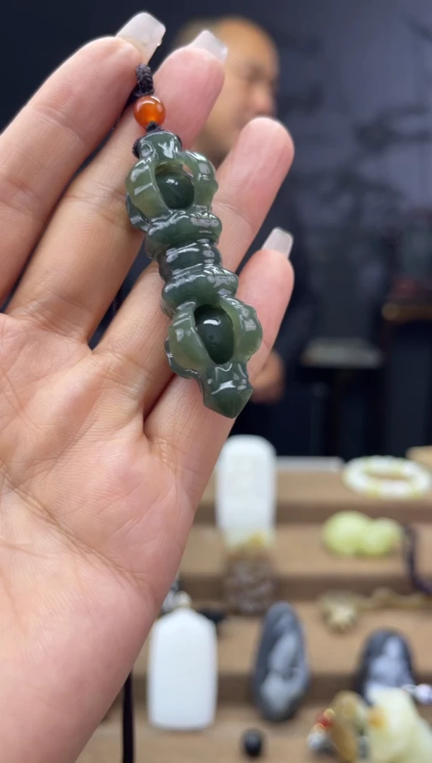 颈饰未镶嵌和田玉1