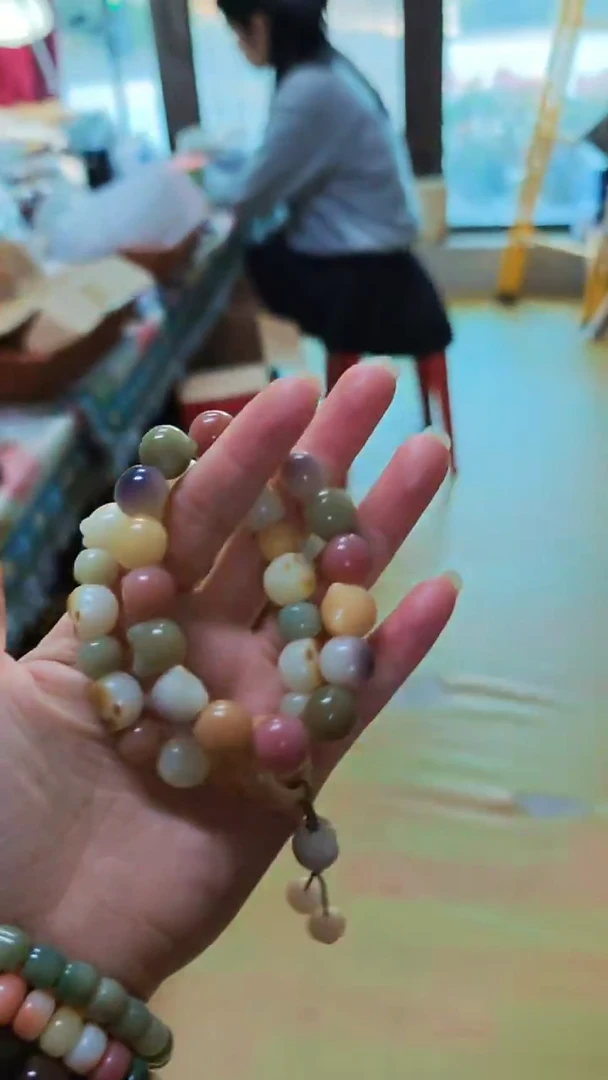 （一个焦糖猫爪一个隔珠一个彩色猫头）手串1串