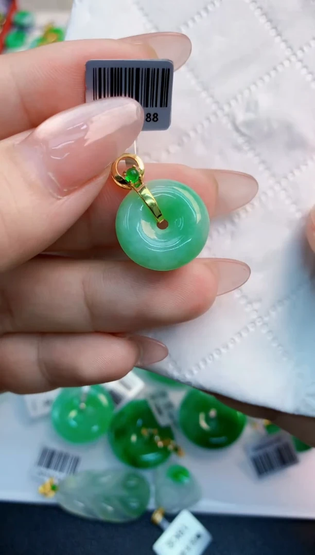翡翠未镶嵌吊坠(不含链)1