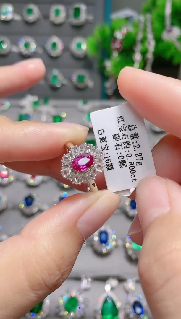 18K金戒指18K金镶嵌红宝石.