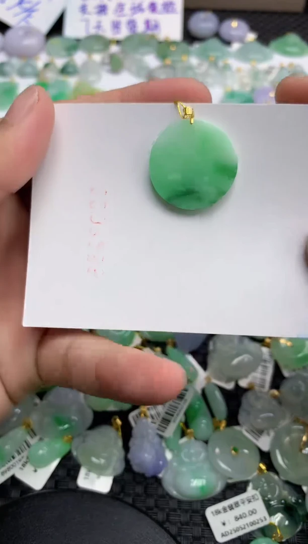 翡翠18K金镶嵌颈饰1111111111