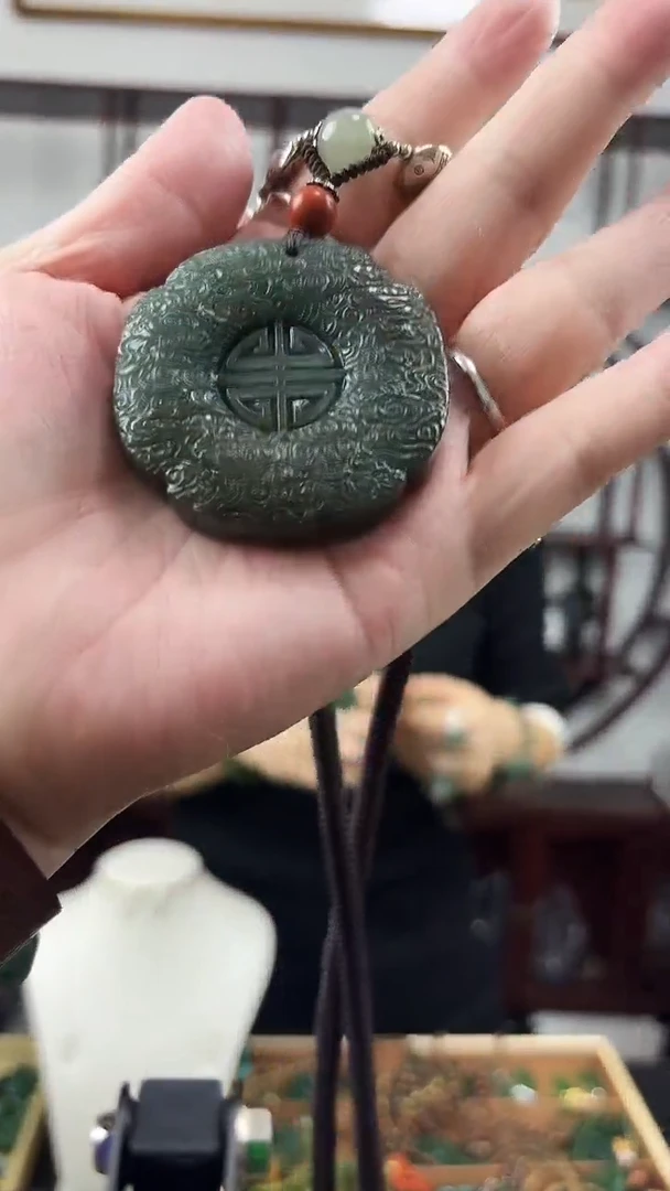 颈饰未镶嵌和田玉福牌