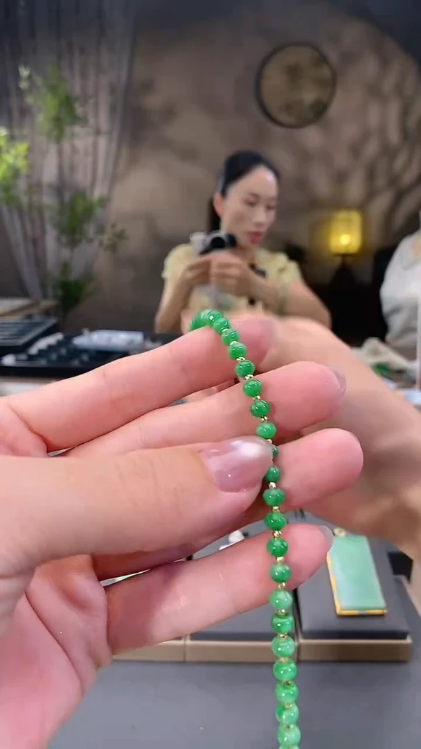 吊坠(不含链)18K金镶嵌翡翠手链一条