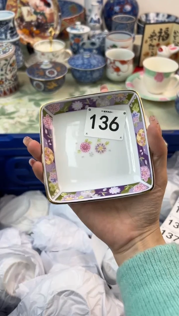 【闪购商品】瓷片136.................