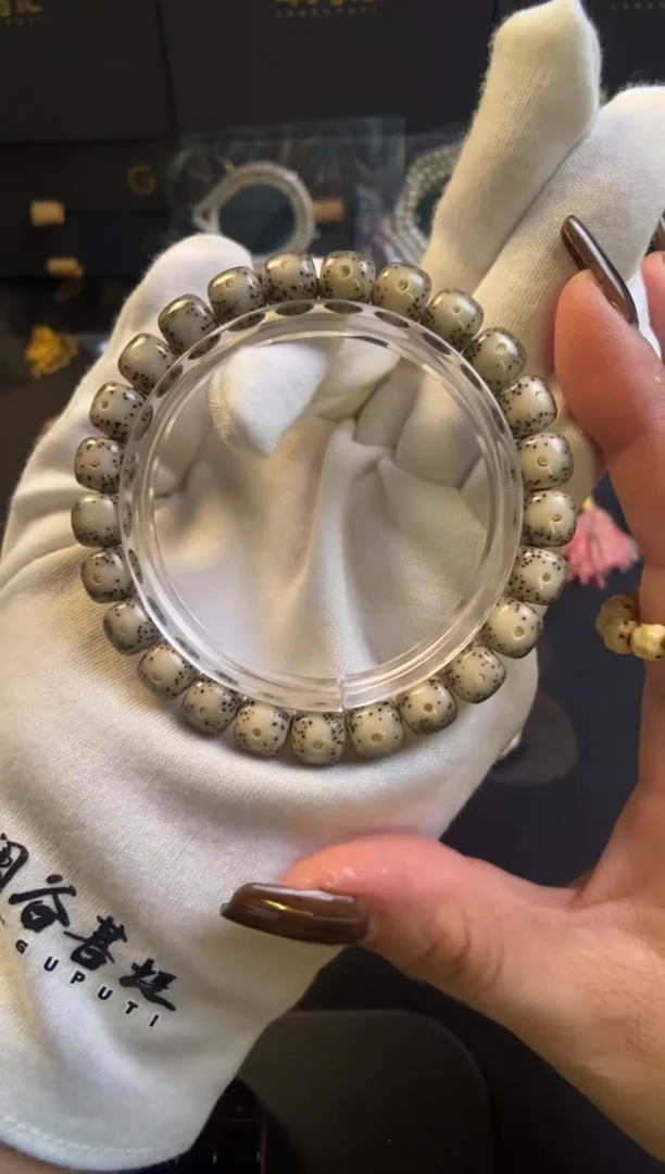 手串星月菩提9*8正月绿包白一线天