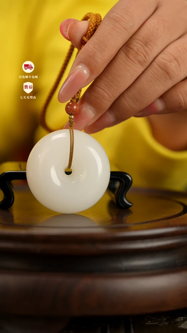 云南石荔枝白雕刻：荔枝白平安扣手玩