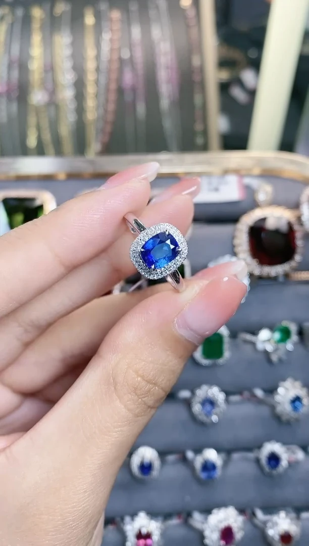 蓝宝石戒指18K金镶嵌·