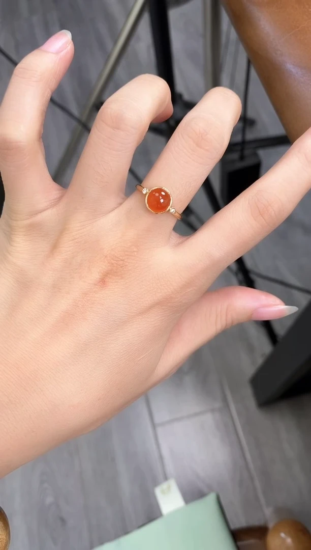 18K金镶嵌南红玛瑙戒指南红