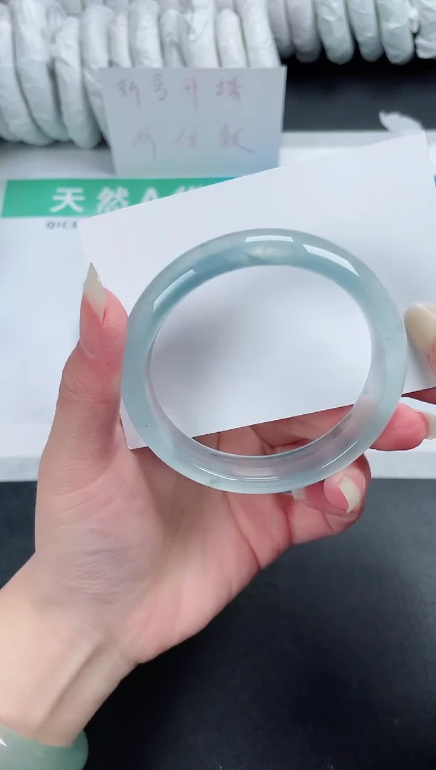 【闪购商品】石英质玉手镯未镶嵌159-58