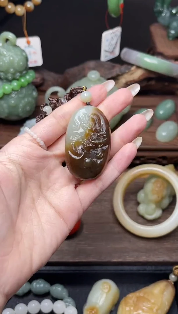 和田玉未镶嵌吊坠(不含链)且末糖青白 随形龙9007327