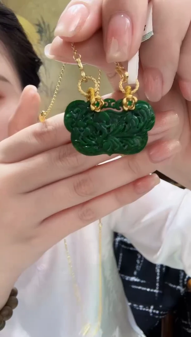颈饰未镶嵌翡翠吊坠