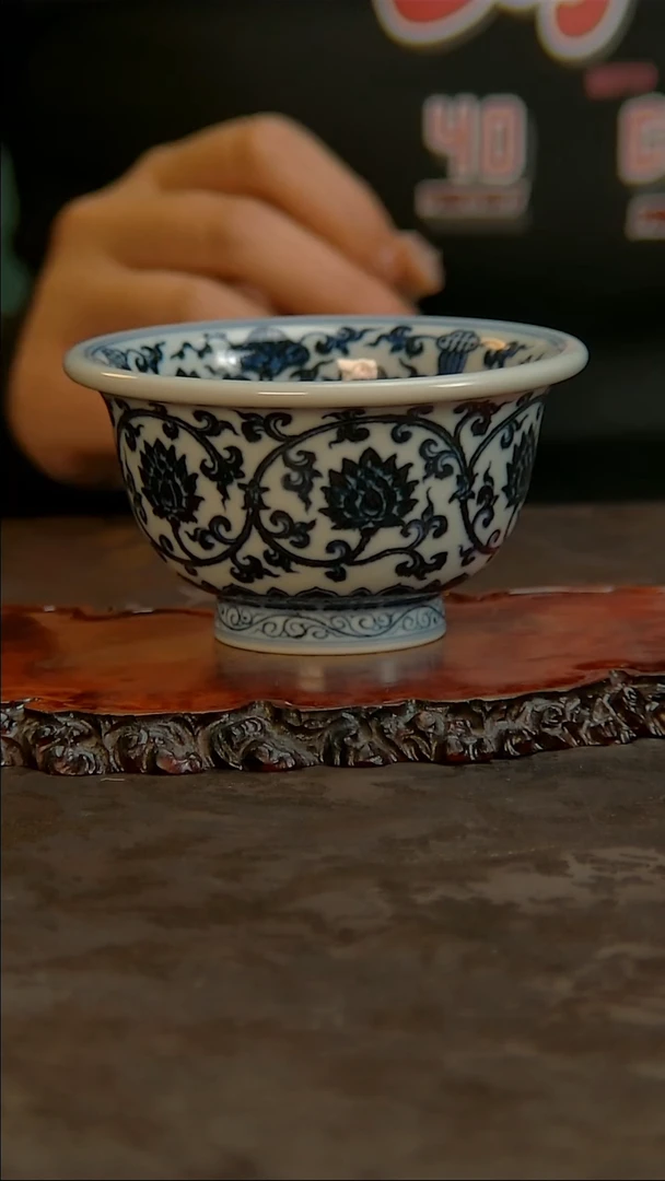 【闪购商品】青花手绘缠枝莲压手杯