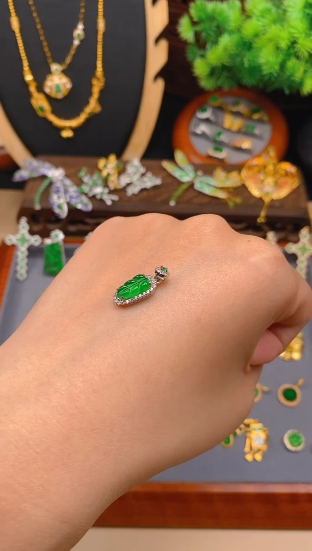 【闪购商品】翡翠吊坠(不含链)银S925镶嵌树叶吊坠