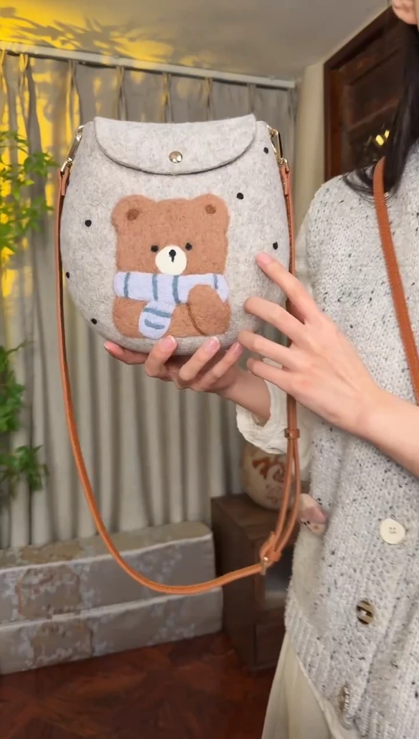 羊毛非遗羊毛毡包  蛋蛋包波点围巾棕熊