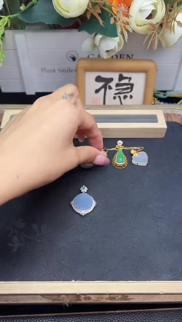 吊坠(不含链)18K金镶嵌翡翠勿拍