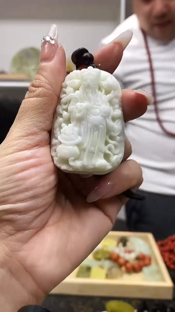 未镶嵌岫玉吊坠