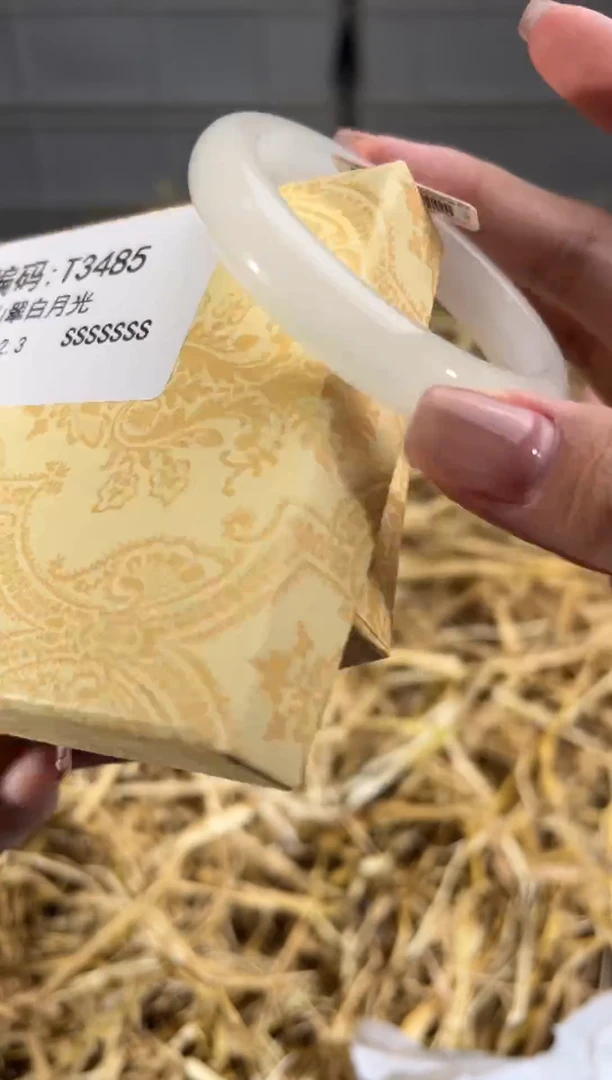 未镶嵌手镯石英质玉T3485