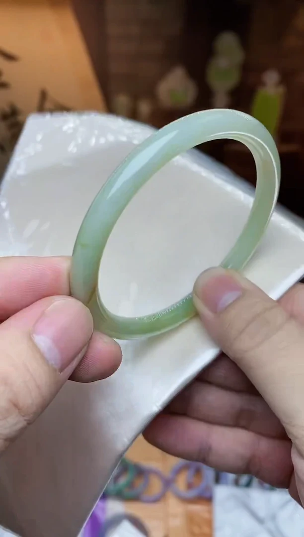 未镶嵌手镯翡翠手镯