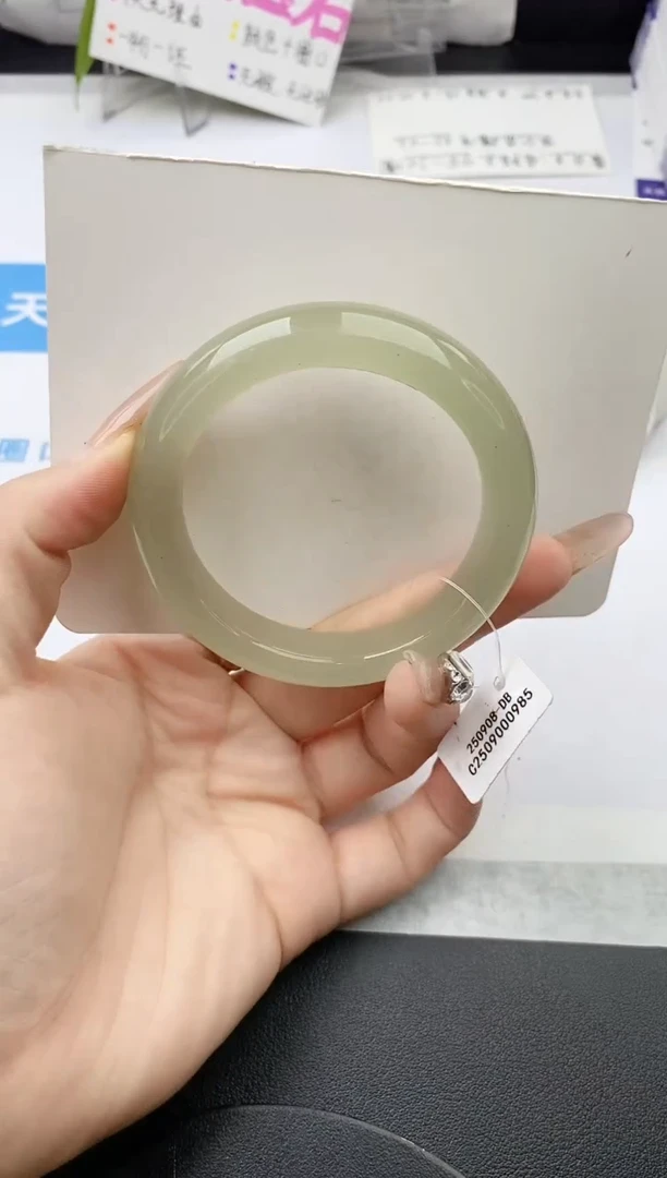 未镶嵌手镯石英质玉w89-DB52+