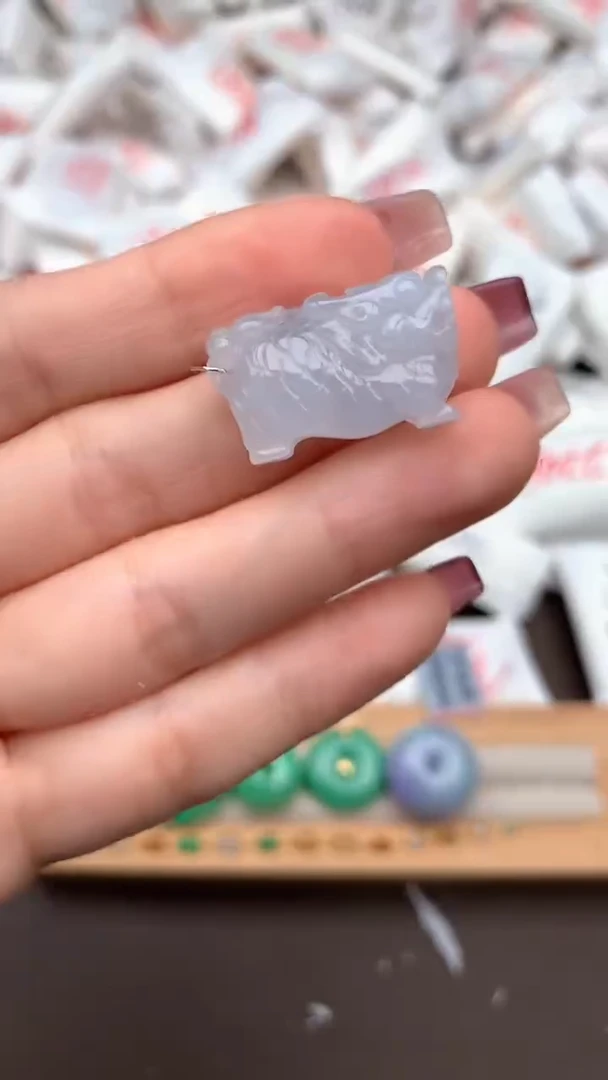 【闪购商品】翡翠挂件未镶嵌—  