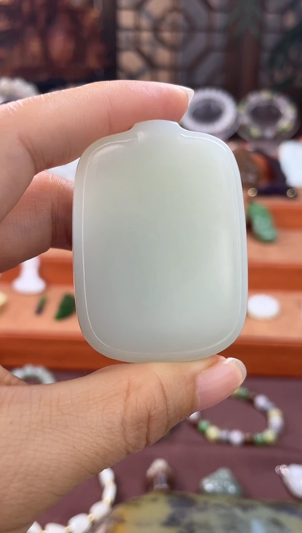 颈饰未镶嵌和田玉新疆白玉无事牌带证书