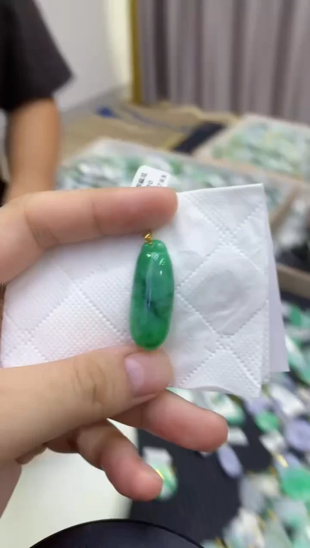 颈饰18K金镶嵌翡翠天然缅甸翡翠A货