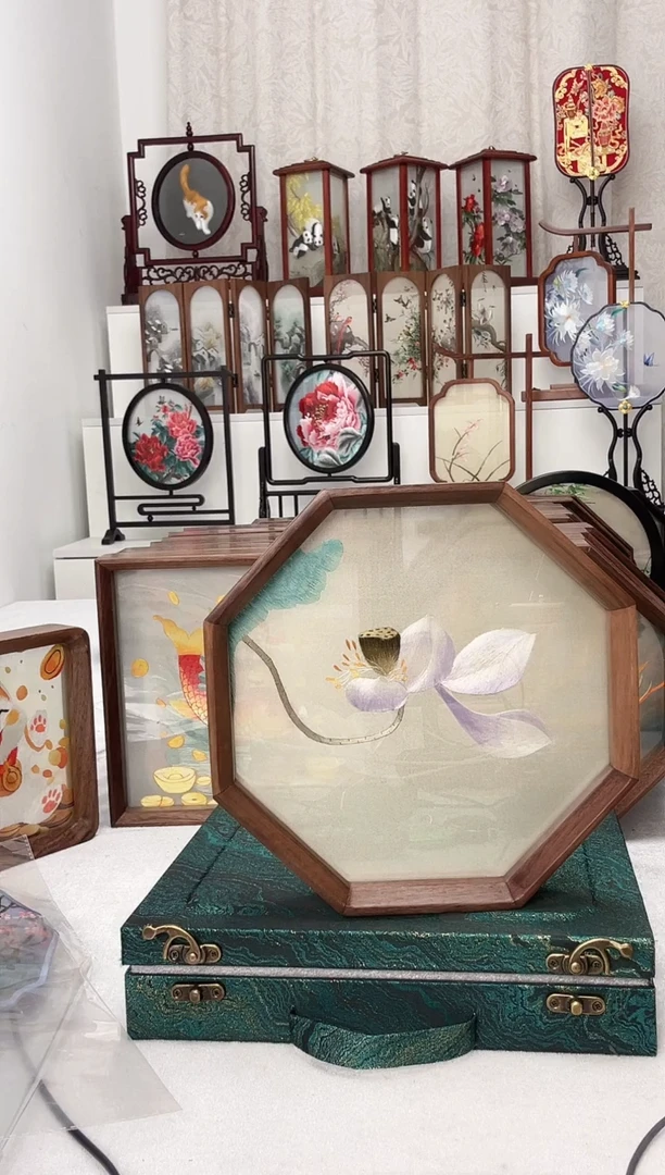 扇子苏绣作品手工摆台