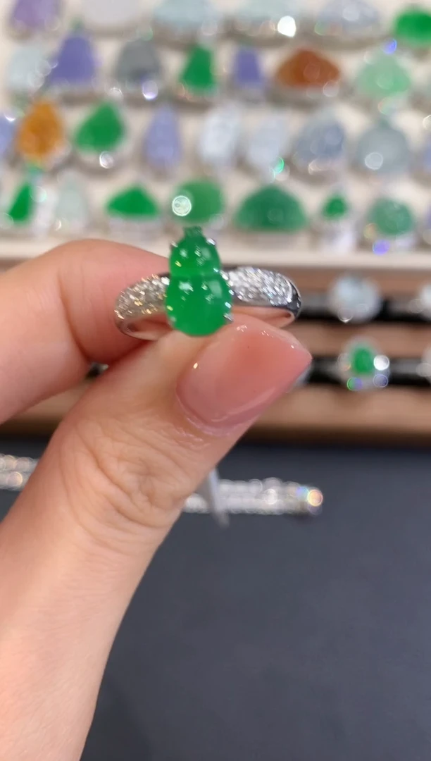 18K金镶嵌戒指翡翠 q4