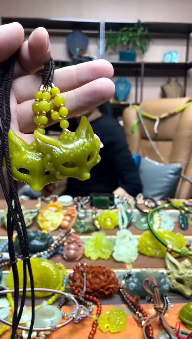 未镶嵌岫玉吊坠多样性发货发其中之一