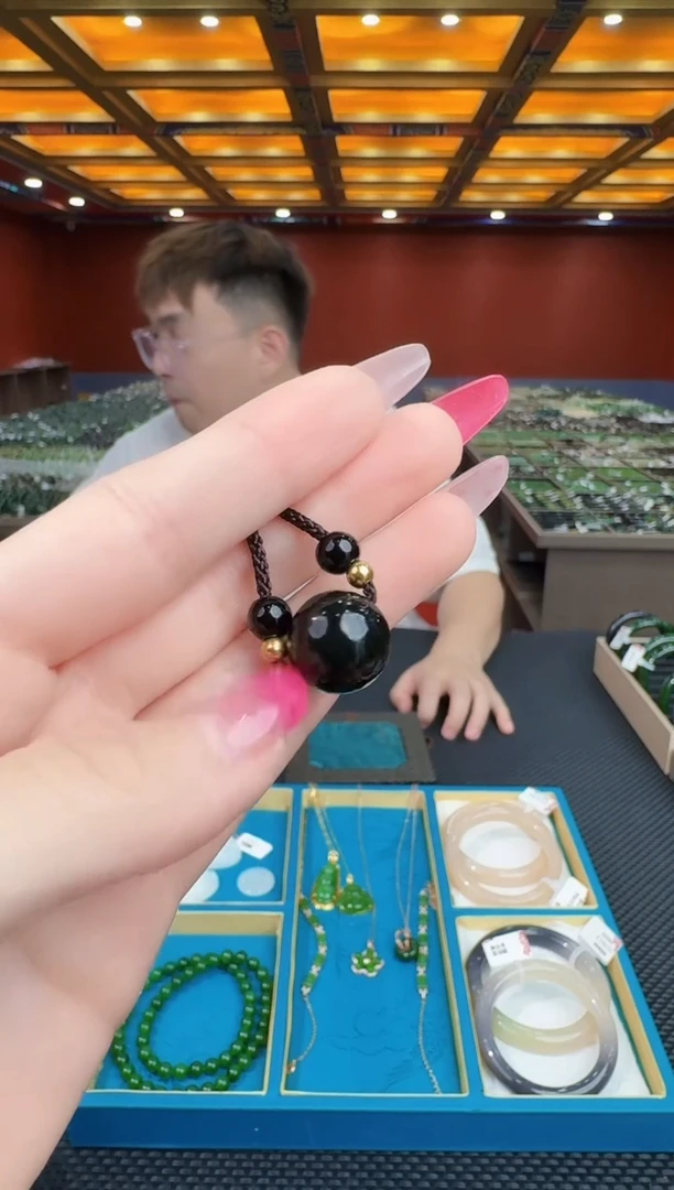 和田玉未镶嵌颈饰1