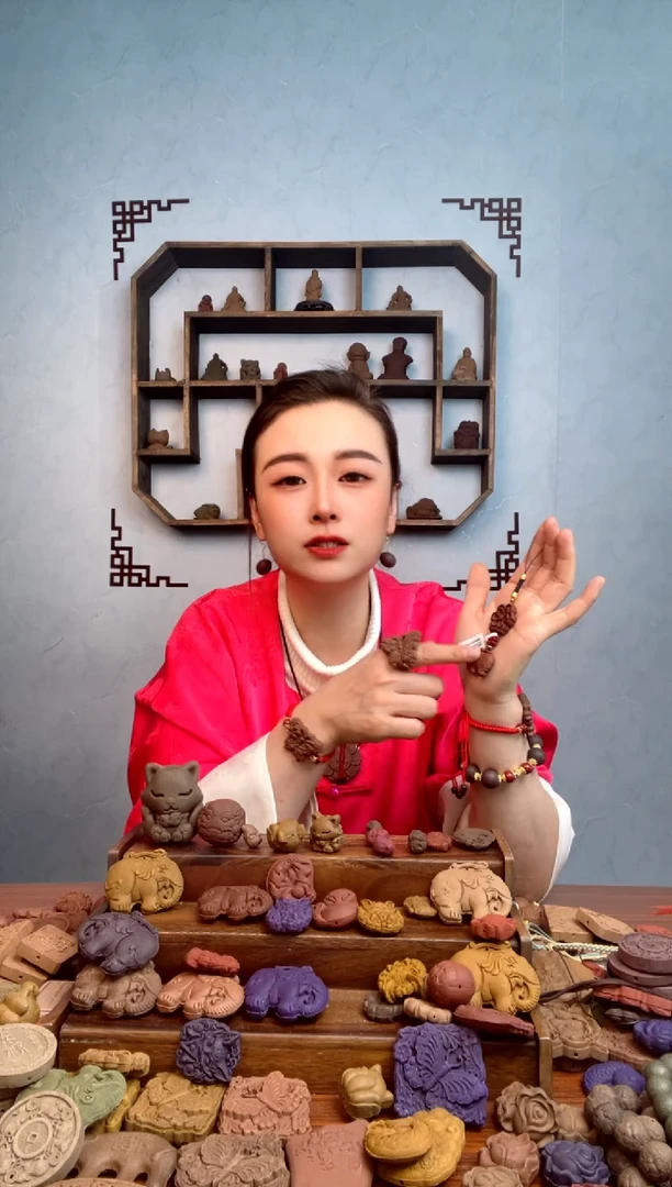 【闪购商品】泥塑瑕疵倾国红麝小象手机链设计