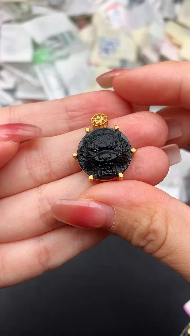 18K金镶嵌挂件翡翠1