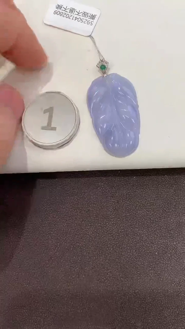 颈饰18K金镶嵌翡翠天然缅甸a货翡翠