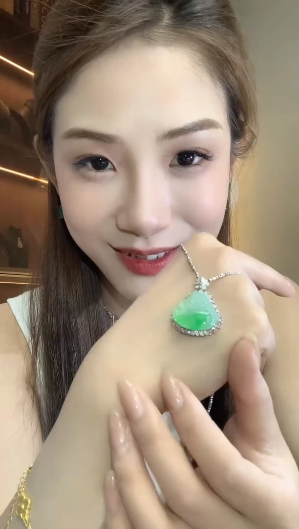 翡翠18K金镶嵌吊坠(不含链)A71翡翠