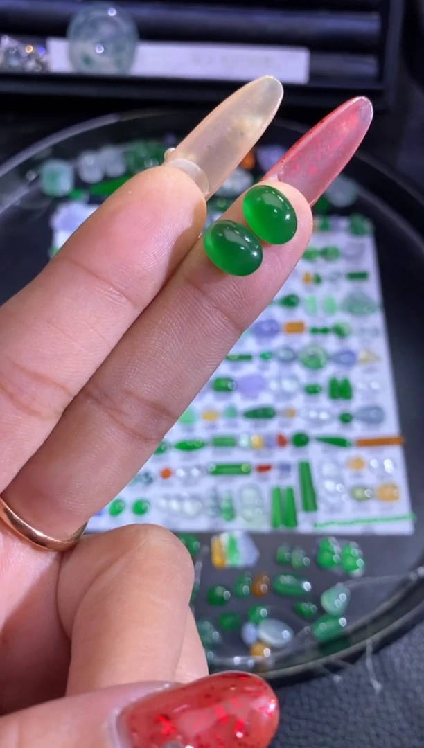 未镶嵌挂件翡翠蛋面