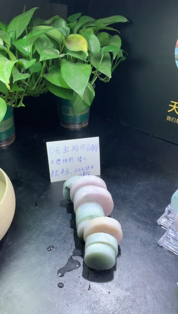 【闪购商品】翡翠摆件未镶嵌镯芯