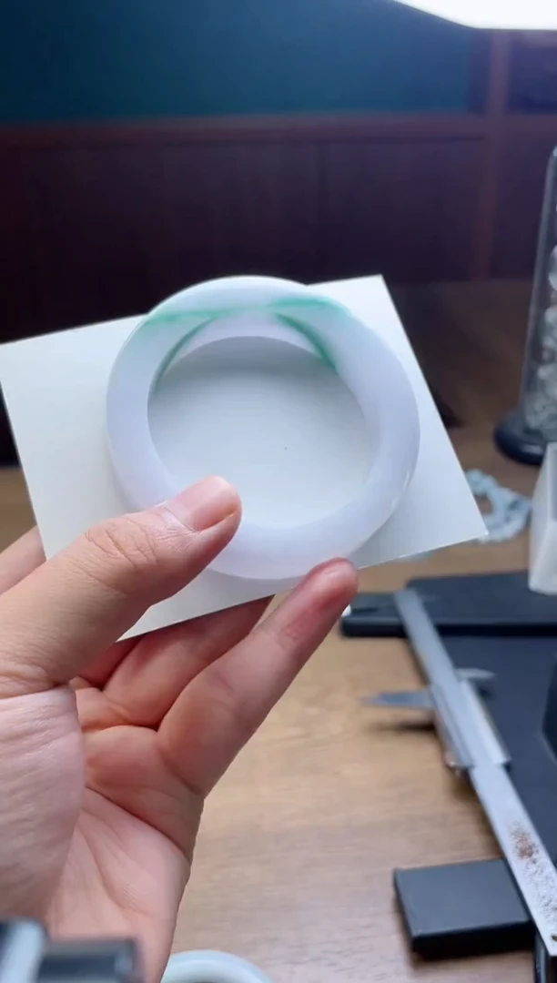 未镶嵌手镯定制翡翠红*瑰定制