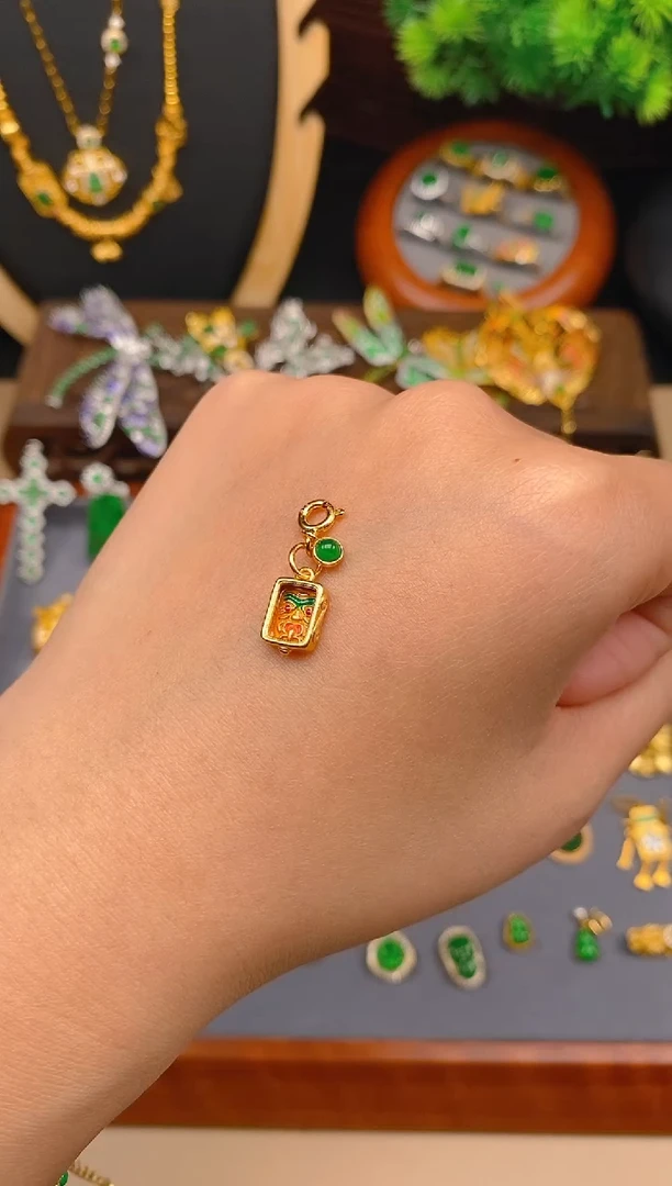 【闪购商品】翡翠吊坠(不含链)银S925镶嵌扎吉拉母