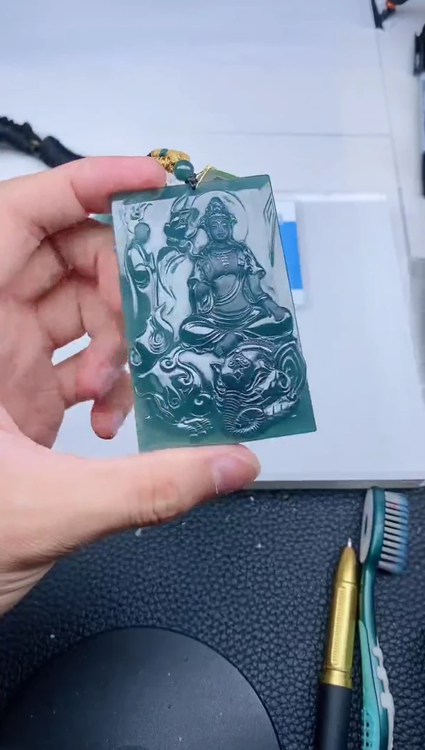 颈饰未镶嵌翡翠