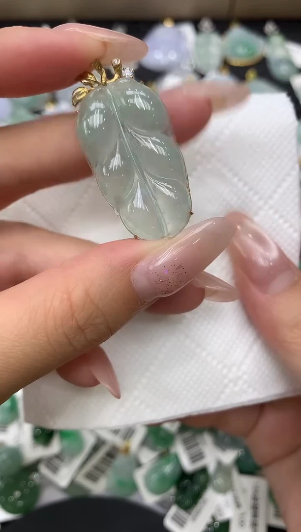 颈饰18K金镶嵌翡翠1111111111