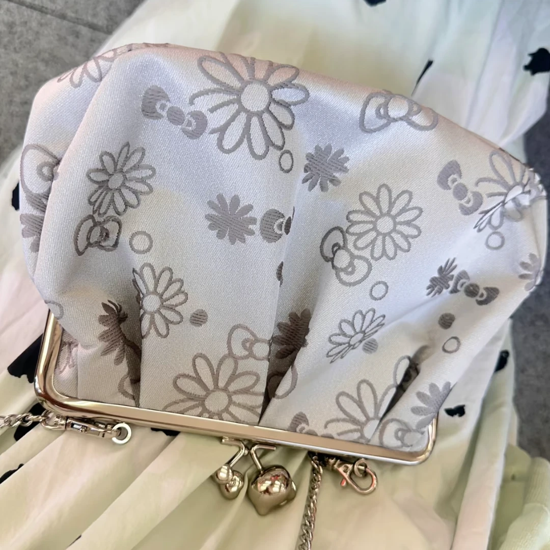 【京都限定】Hello Kitty 日本制 银色丝绸挎包