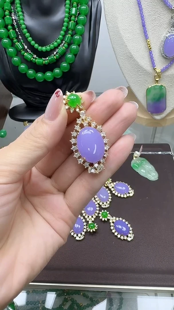 浓紫蛋面豪镶吊坠