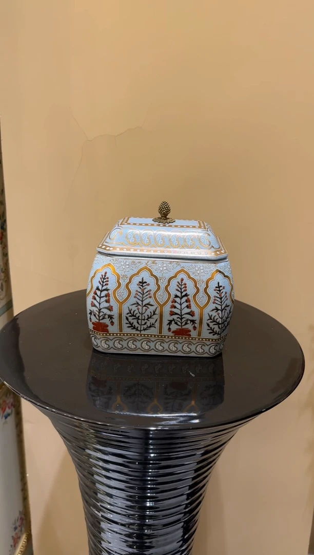 陶瓷戚*凤凰美居精美盖盒