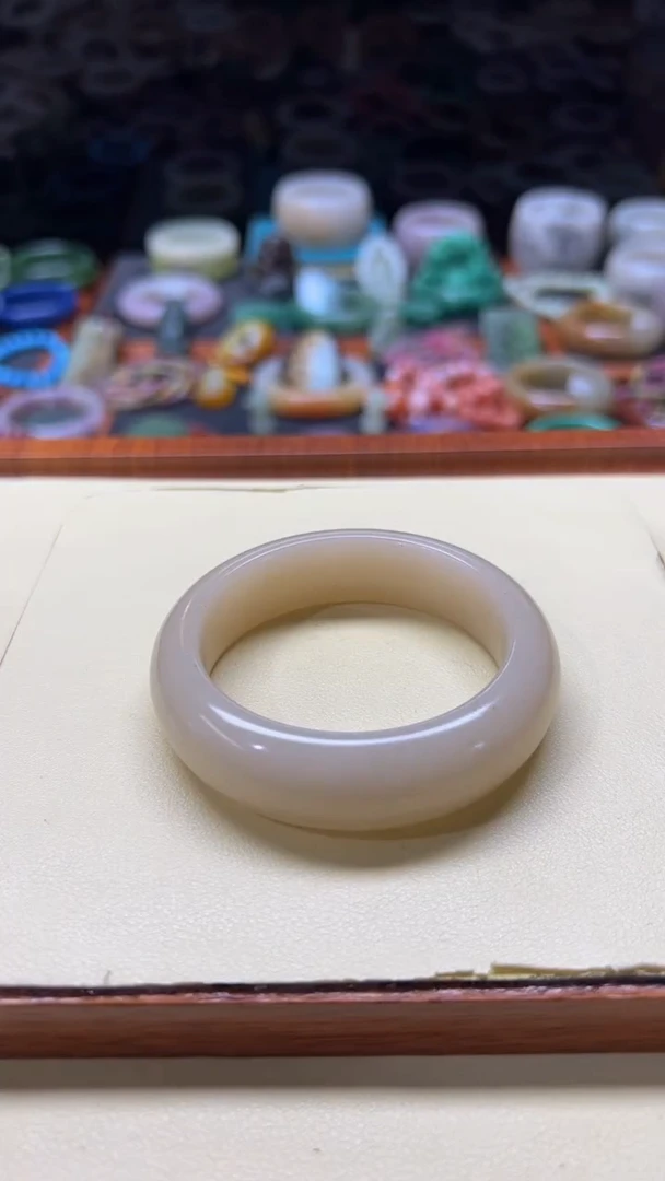 未镶嵌手镯石英质玉心***贝114