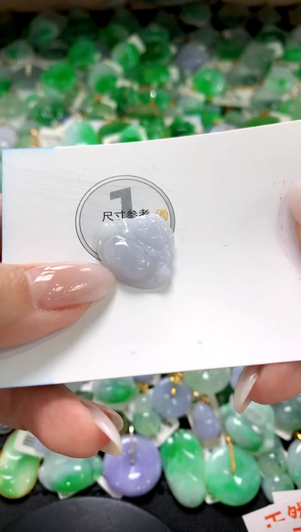 翡翠18K金镶嵌颈饰1111111111111111