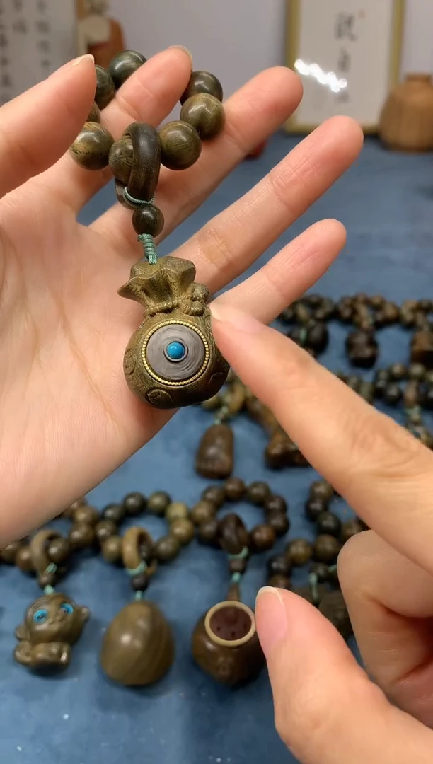 【闪购商品】维腊木（绿檀）把件赚钱袋 盘玩件