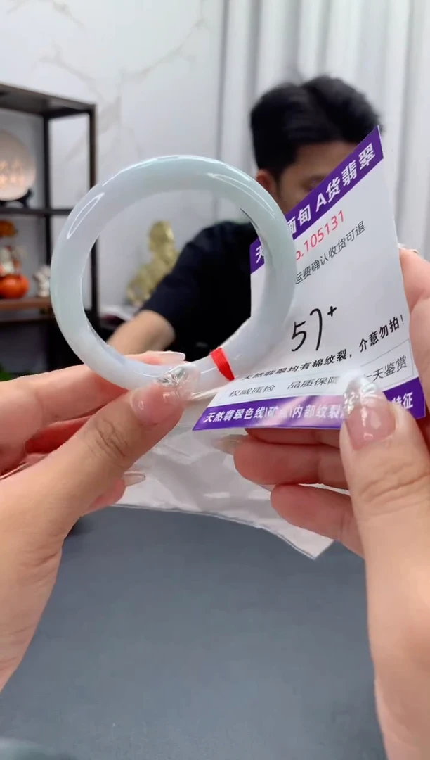 未镶嵌手镯翡翠有纹，完美者勿拍