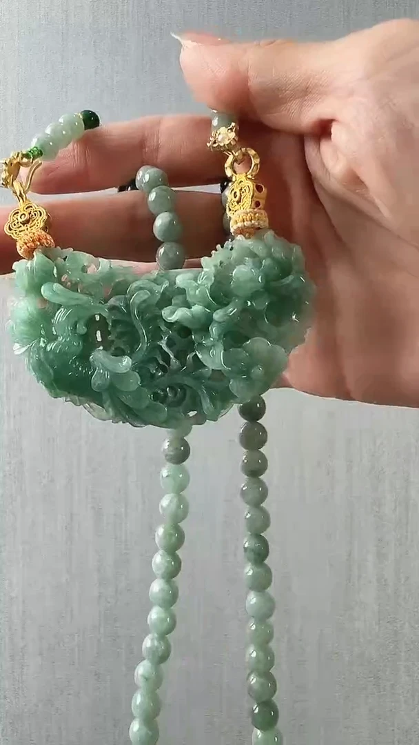 颈饰未镶嵌翡翠凤穿牡丹